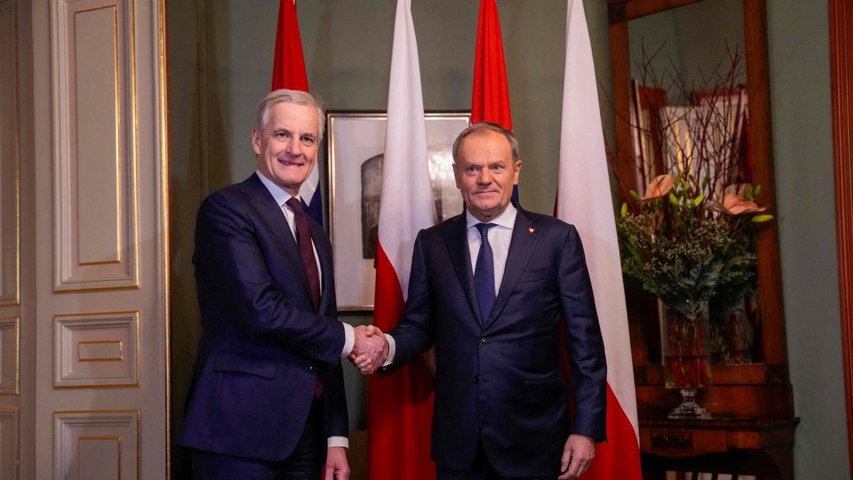 Donald Tusk w Oslo
Polish Prime Minister Donald Tusk (R) shakes hands with Norway's Prime Minister Jonas Gahr Store  ahead a meeting on security policy, energy and trade on January 22, 2025 in Oslo. (Photo by Javad Parsa / NTB / AFP) / Norway OUT
JAVAD PARSA