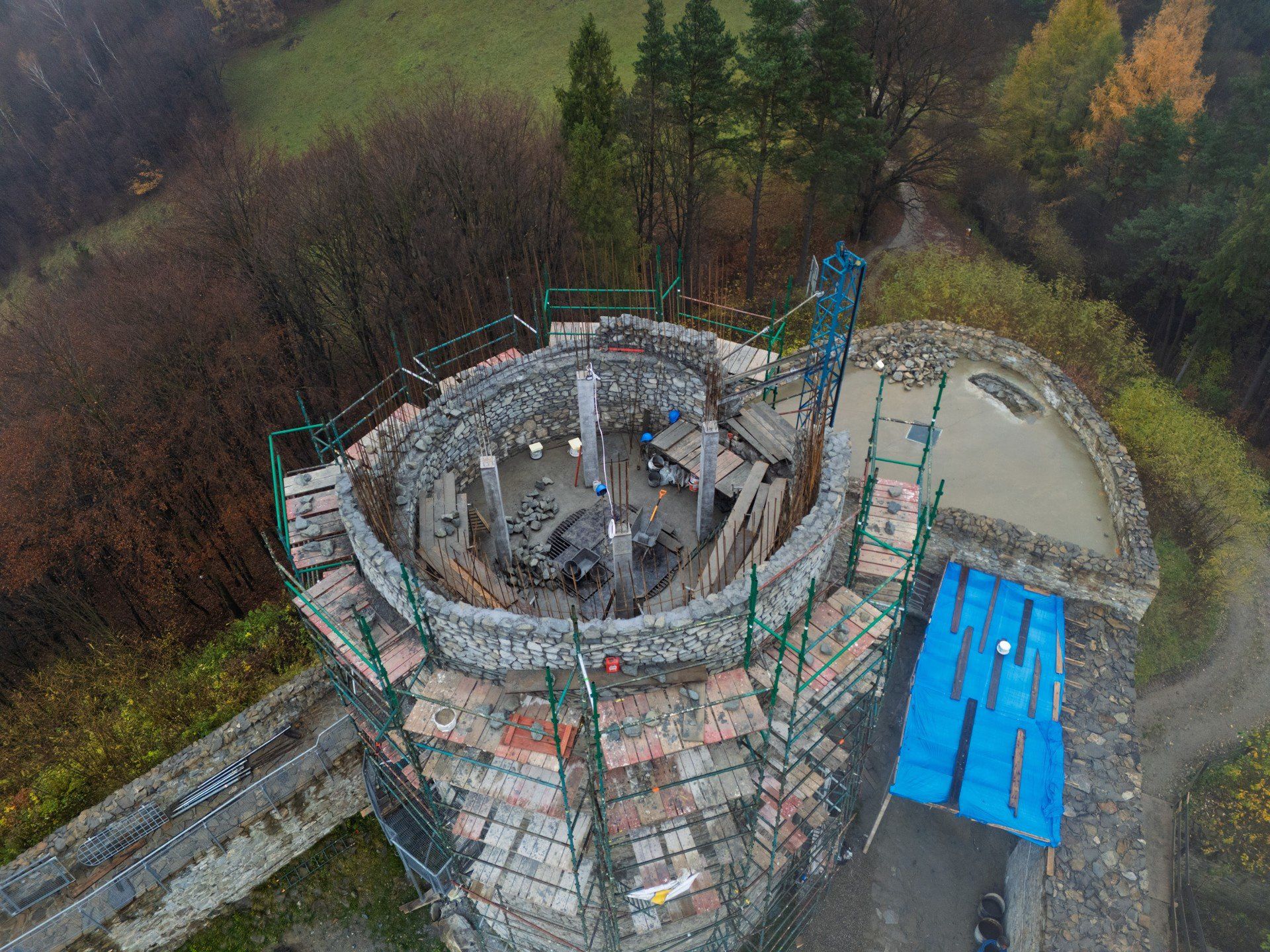 Dobudowa baszty na zamku w Rytrze