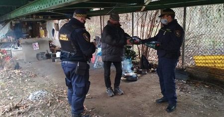 Katowice. Zima nie odpuszcza, nie odpuszczają też ci którzy pomagają słabszym