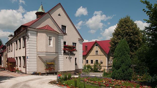 Koronawirus. Placówki zakonne na Dolnym Śląsku zaatakowane przez COVID-19. To największe ognisko zakażeń
