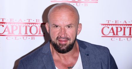 Tomasz Oświeciński pokazał zdjęcie sprzed lat. Fryzura i kolor włosów zaskoczyły fanów