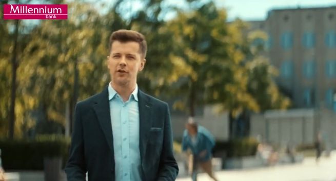 Radosław Kotarski opowiada o hulajnogach w reklamie aplikacji mobilnej Banku Millennium (wideo)