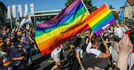Uchwały anty-LGBT. Kolejne województwa łagodzą stanowiska