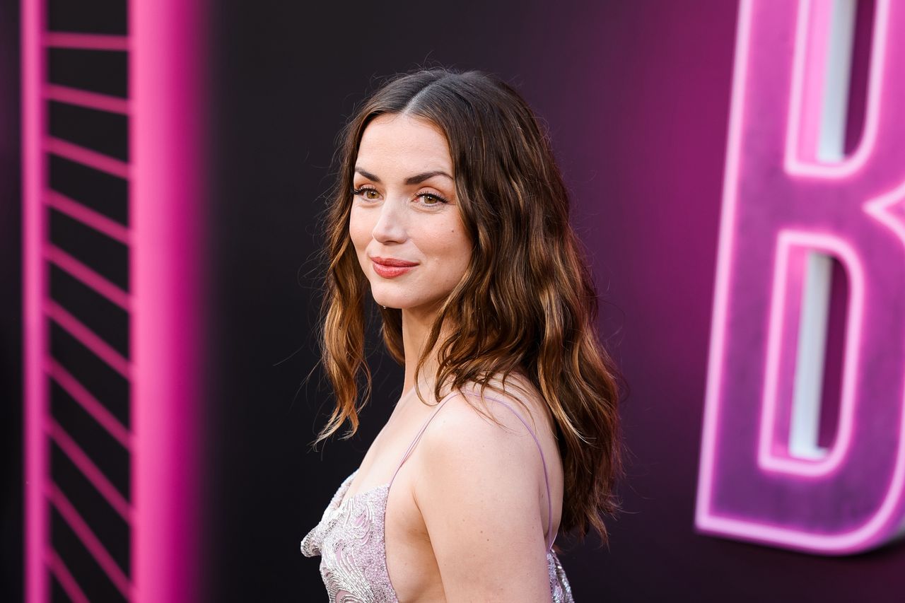 Nieco nijaka i przygaszona Ana De Armas na premierze swojego filmu