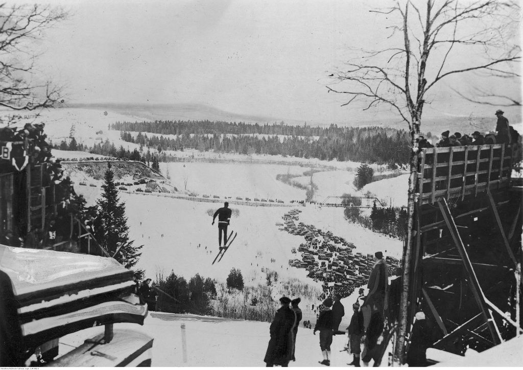 Konkurs skoków narciarskich na Zimowych Igrzyskach Olimpijskich w Lake Placid w 1932 fot. domena publiczna