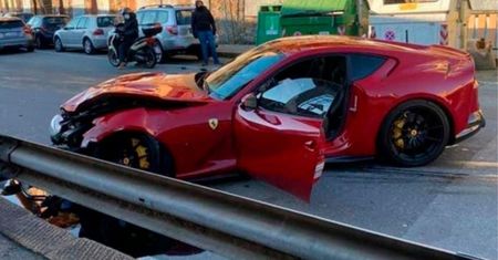 Klient zostawił ferrari. Rozbił je pracownik myjni