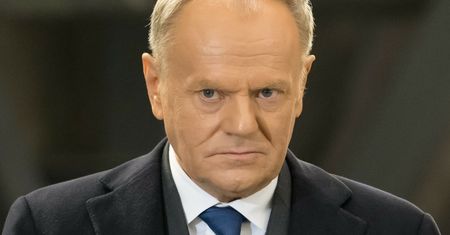 Tusk nie będzie już grzeczny, bo czuje się mocniejszy. W koalicji wskazują na przełom w TK