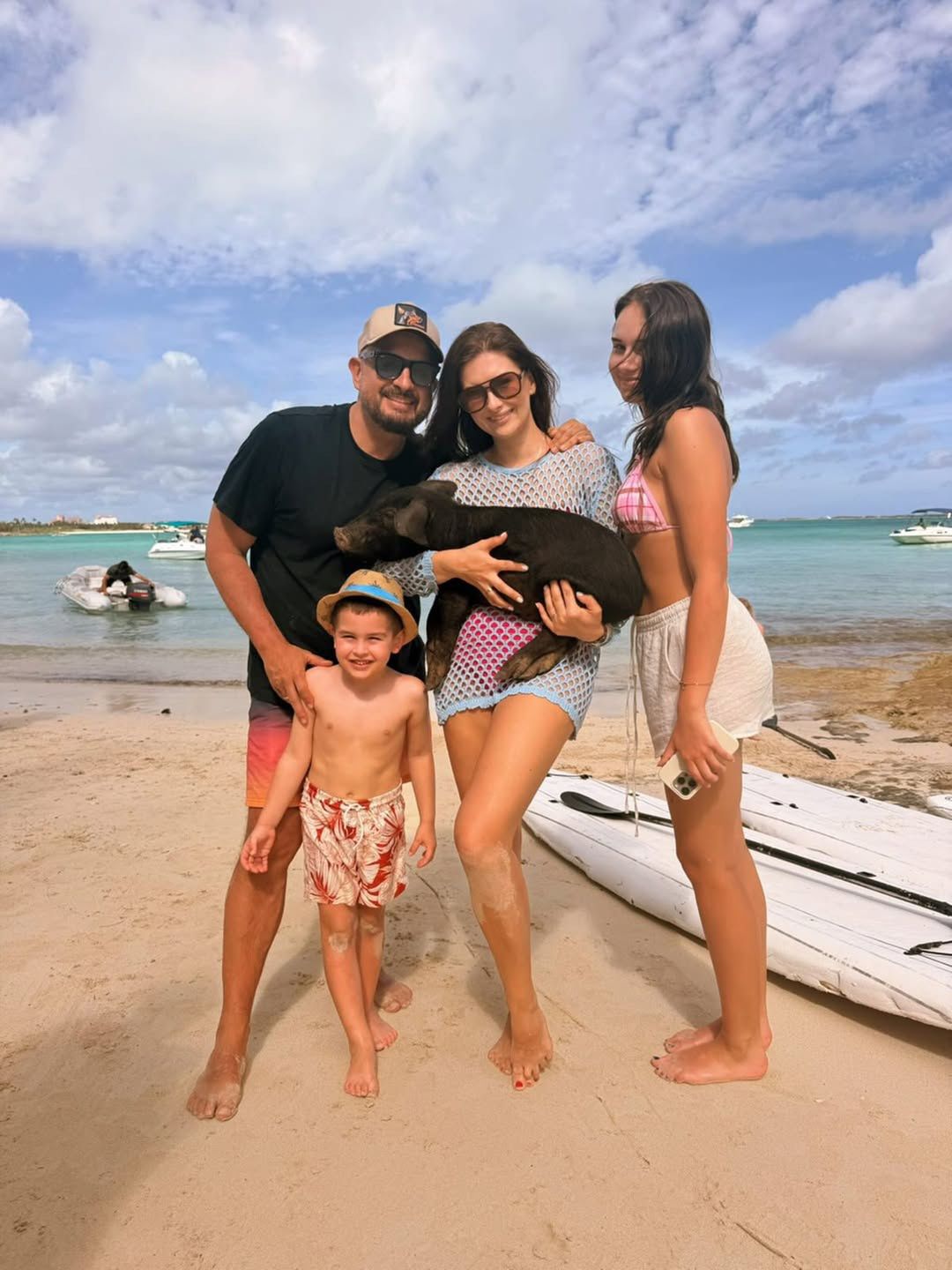 Agustin Egurrola z żoną i dziećmi na wakacjach