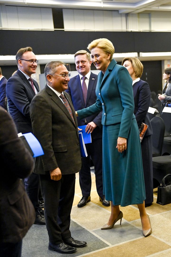 Agata Kornhauser-Duda w zielonej garsonce