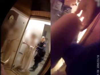 Kraków: Policjanci uratowali kobiety z pożaru