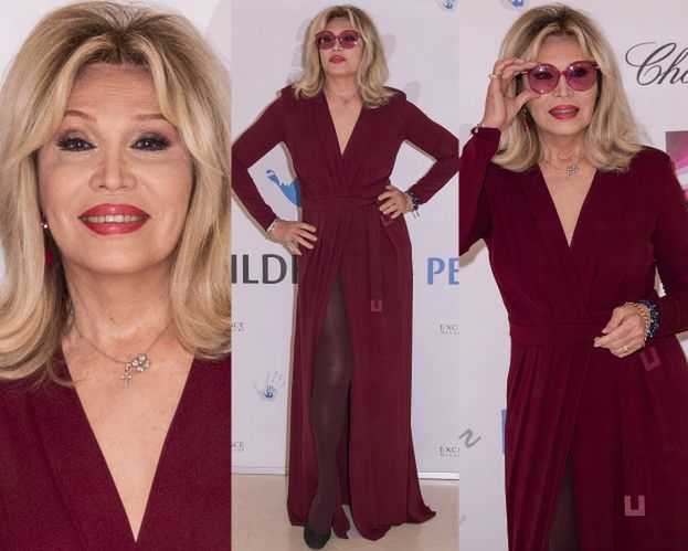 79-letnia Amanda Lear flirtuje z obiektywami na gali w Mediolanie