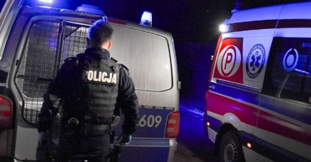 Maszyna runęła na mężczyznę. Dramatyczny wypadek w Kościanie