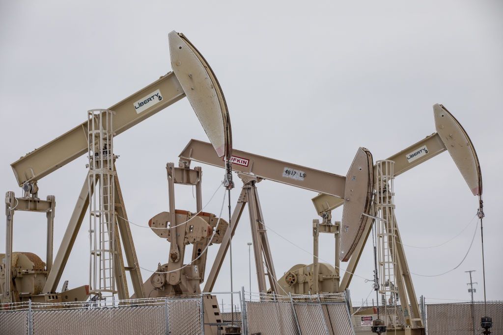 Ropa drożeje po serii ciosów w obiekty energetyczne na Bliskim Wschodzie