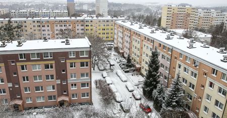 Młodzi Polacy wracają do rodzinnych miasteczek. "Ulga"