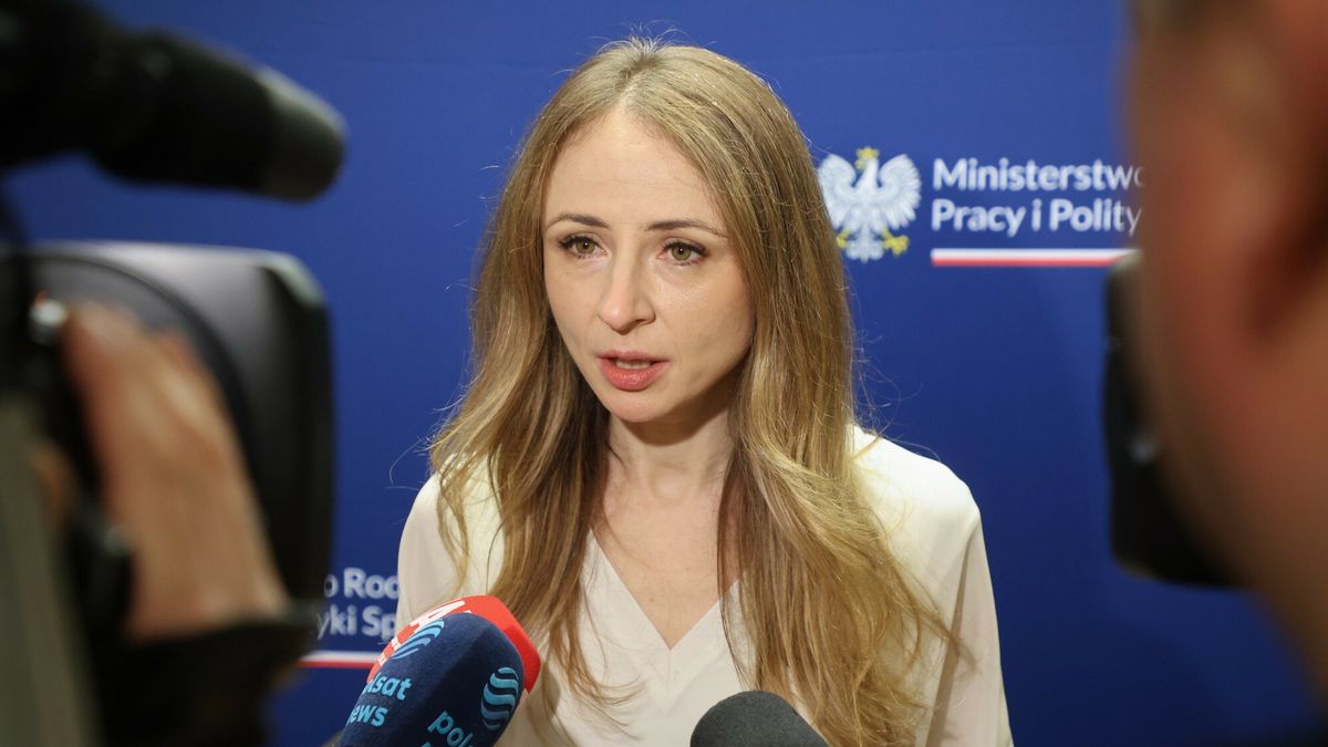 Posiedzenie Rady ds. Kobiet na Rynku Pracy
Fot. Piotr Molecki/East News, Warszawa, 09.03.2024. Posiedzenie Rady ds. Kobiet na Rynku Pracy w Ministerstwie Rodziny, Pracy i Polityki Spolecznej,  udzialem ministry Agnieszki Dziemianowicz-Bak (n/z).
Piotr Molecki