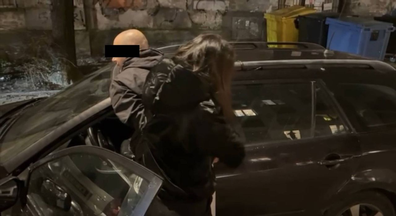 Udawał, że pomaga żonie. Wyniósł kilkanaście laptopów