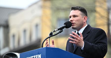 Mentzen odpowiada na pozew PO. "Wstydu nie mają"