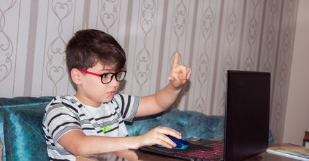 Szkolne laptopy dla czwartoklasistów. Jakie oprogramowanie