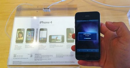 Jailbreak iPhone’a 4 w sklepie Apple’a! [aktualizacja]