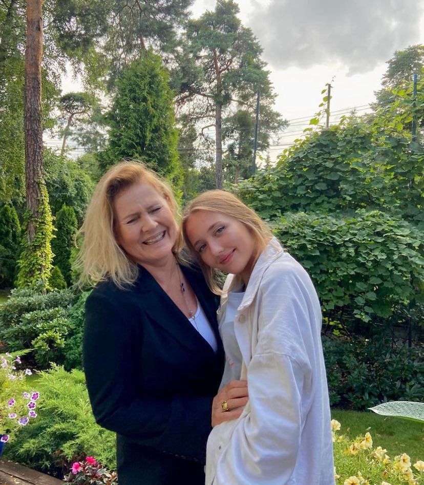 Grażyna Szapołowska pokazała się z wnuczką na Instagramie. Internauci nie kryją zachwytu: "Piękno w genach"