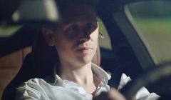 Niewidomy pisarz debiutuje za kierownicą w reklamie nowego BMW