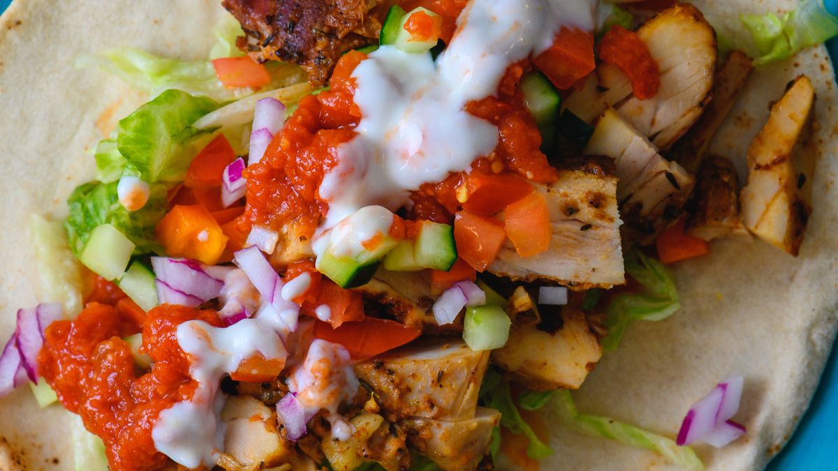 Wrapy shawarma z halloumi. Chrupiace, ziołowe i pełne smaku