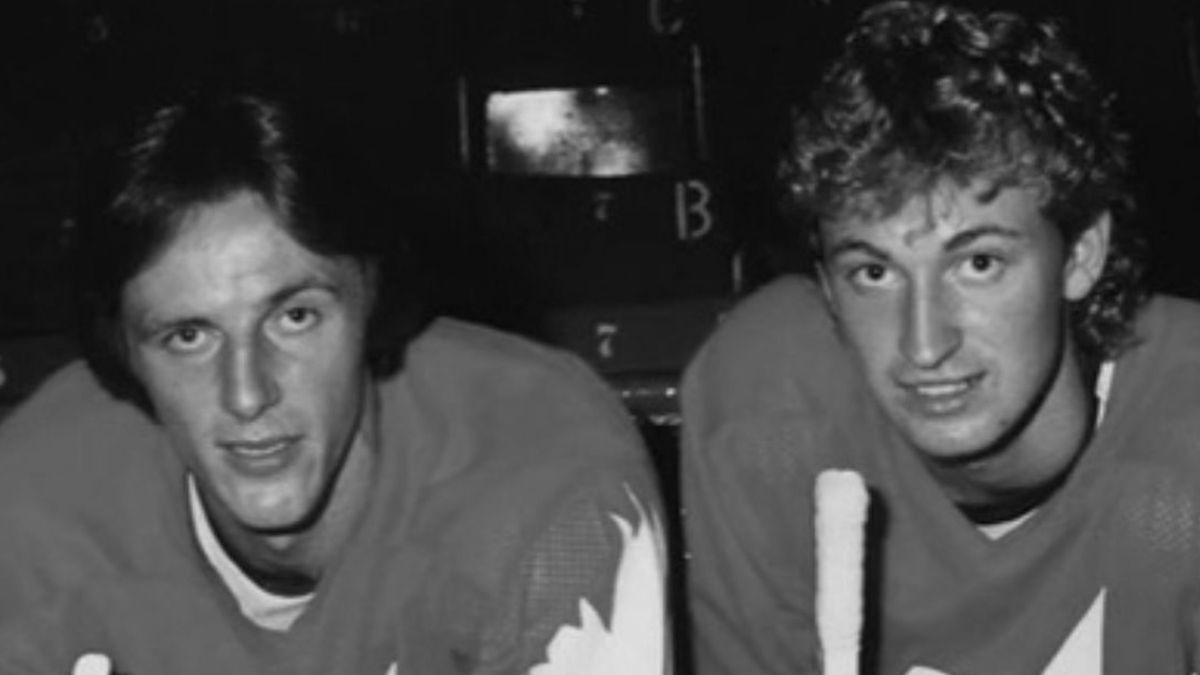 Mike Bossy (z lewej) przegrał z ciężką chorobą 