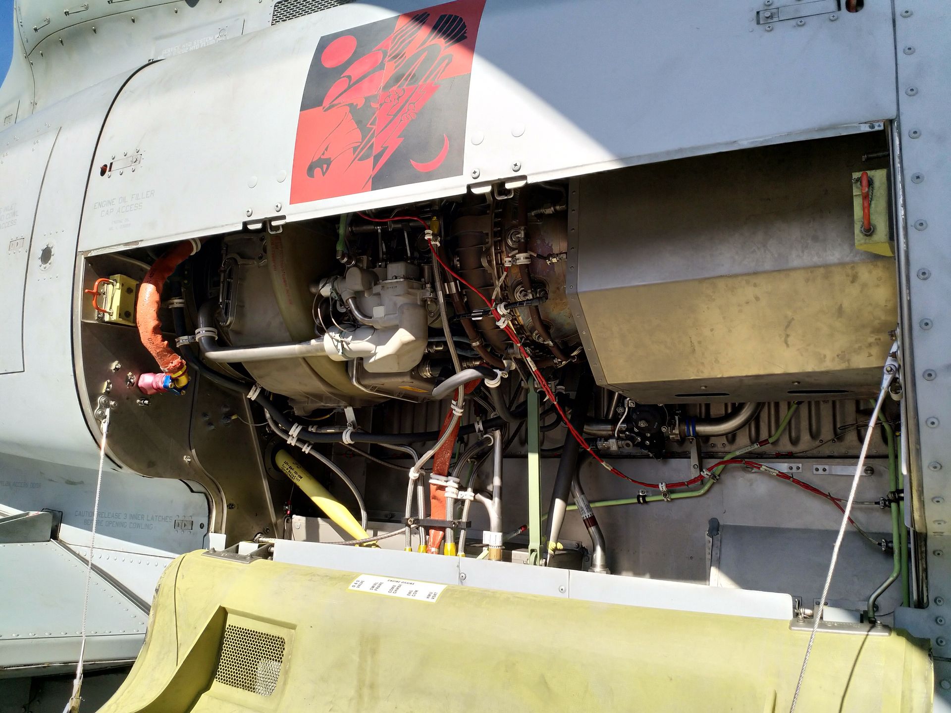 Komora jednego z silników AH-1Z Viper.