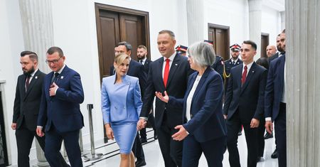 Ludzie prezydenta Nawrockiego mają dwa główne zadania. Po obu stronach Tusk i Kaczyński