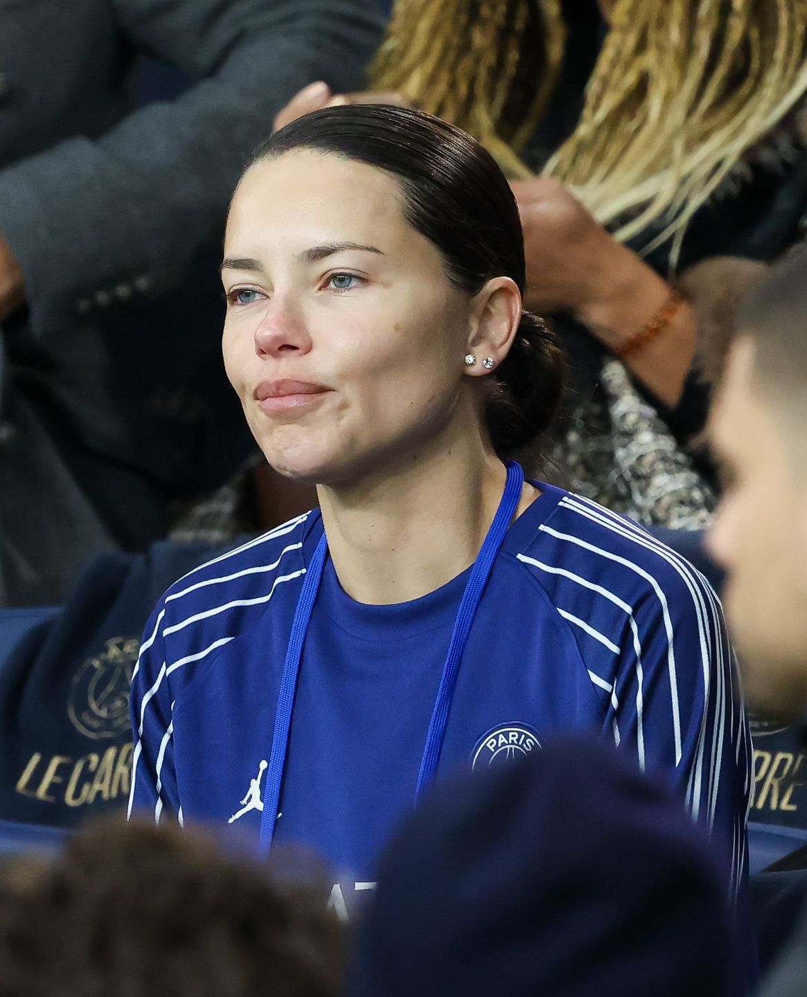 Pozbawiona makijażu Adriana Lima kibicuje ulubionej drużynie 
