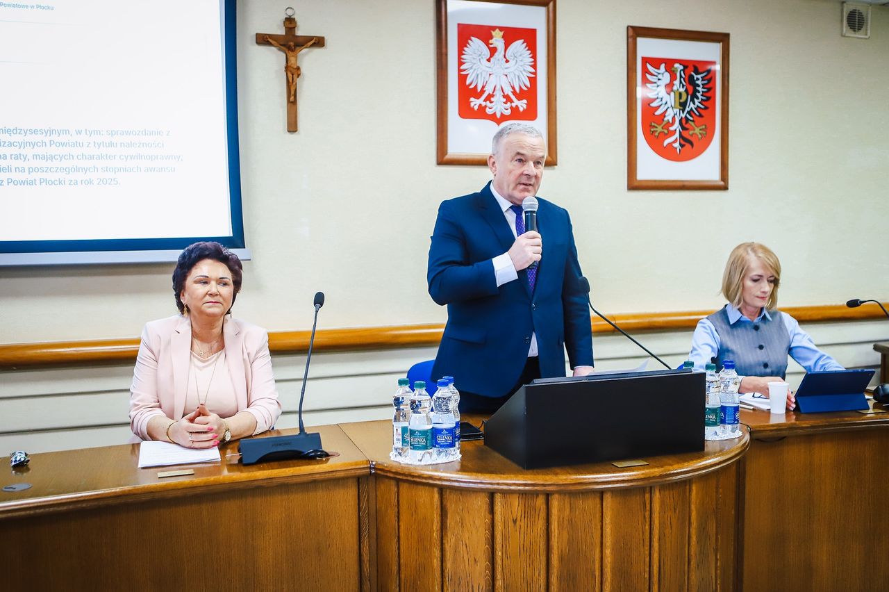 Bezpieczeństwo, inwestycje i wsparcie społeczne. Ważna sesja Rady Powiatu Płockiego