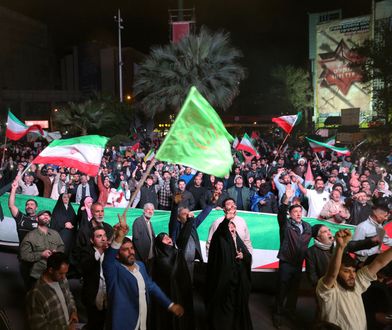 Euforia na ulicach Iranu po ataku. Są zdjęcia