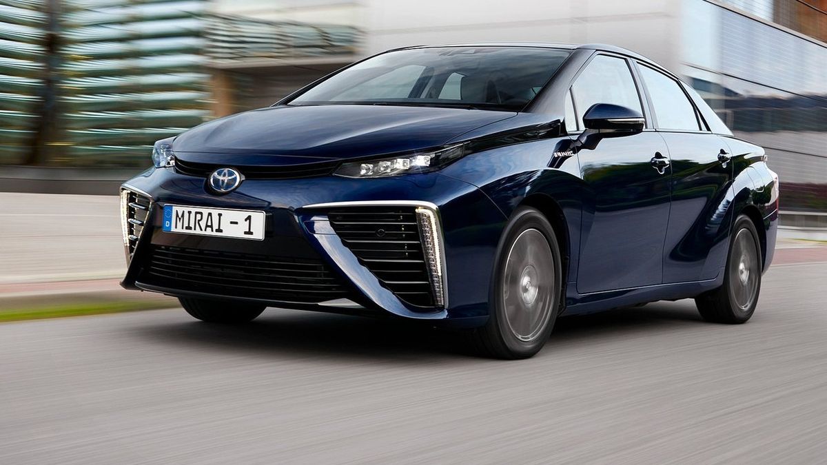 Ładowanie elektrycznego samochodu trwa pół godziny. Wodór tankuje się w czasie zbliżonym do napełniania baku benzyną.