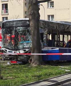 Wypadek miejskiego autobusu w Krakowie. Na miejscu trwa akcja służb