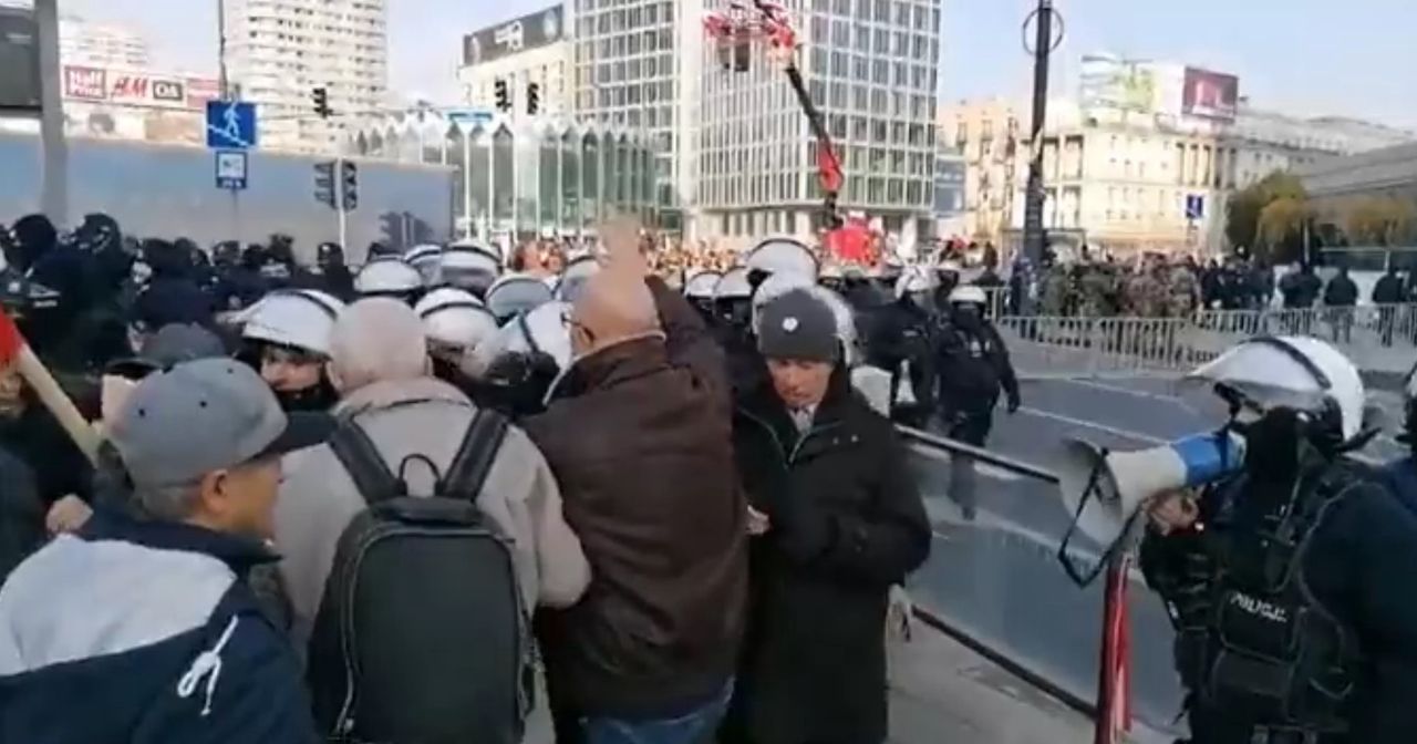 Marsz Niepodległości. Protest antyfaszystów. Interwencja policji