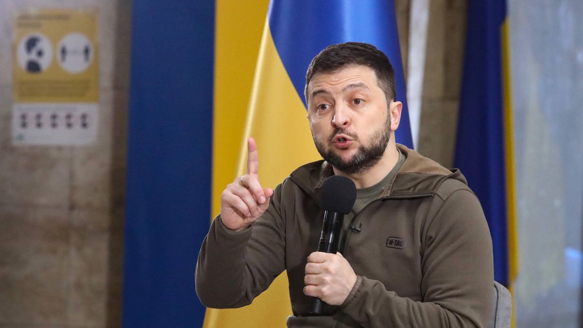 Press conference of Ukrainian President Volodymyr Zelenskyy in Kyiv
KYIV, UKRAINE - APRIL 23, 2022 - President of Ukraine Volodymyr Zelenskyy holds a press conference for international and Ukrainian media at a metro station in Kyiv, capital of Ukraine.  
Dostawca: PAP/UKRINFORM
Volodymyr Tarasov
Ukraine conflict, Russian invasion, Ukraine war, martial law, war, Russia-Ukraine war, Ukrainian President, Volodymyr Zelenskyy, press conference, Kyiv Metro, atak Rosji na Ukrain�, inwazja, konflikt zbrojny, polityk, polityka, prezydent Ukrainy, rosyjska, rosyjski, sytuacja na Ukrainie, Wojna na Ukrainie, wok� Ukrainy, Wo�odymyr Ze�enski, metro station