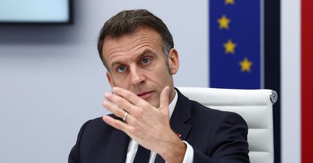 Macron: blokada Cieśniny Ormuz nie uzasadnia zniesienia sankcji na Rosję