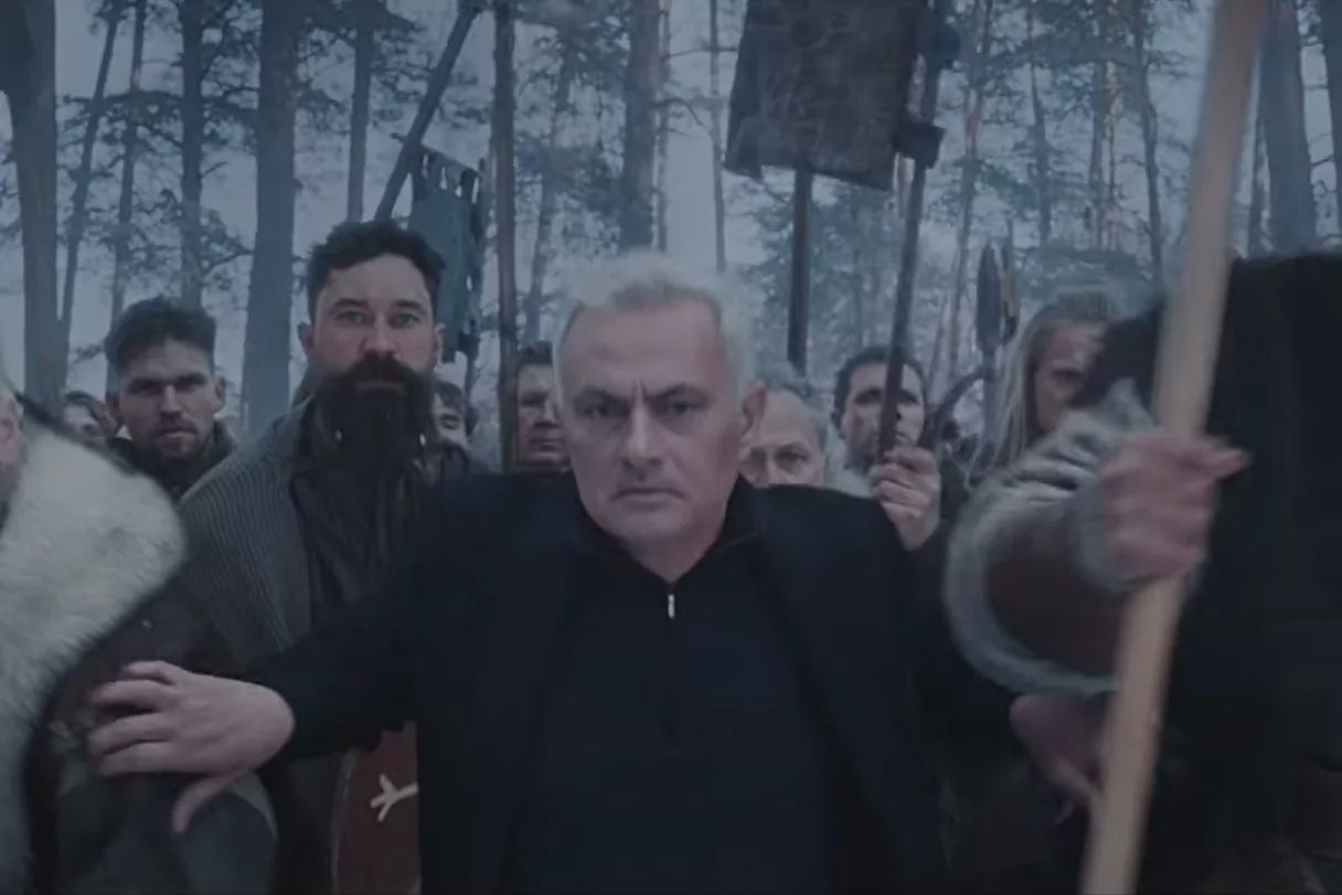 Nowa odsłona znanej kampanii Snickers. José Mourinho jako przywódca wikingów
