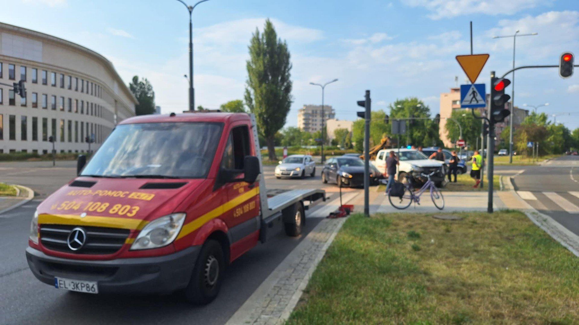 Do groźnego wypadku doszło dziś 3 lipca na skrzyżowaniu ulic Narutowicza i Uniwersyteckiej w Łodzi.