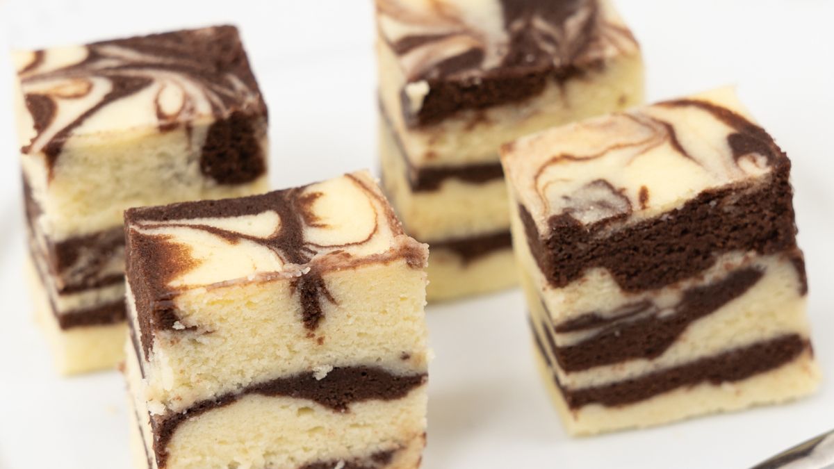 Marmurkowy sernik jest prosty i efektowny