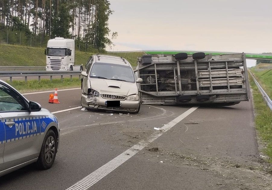 Ciągnął osobówką załadowaną lawetę. To nie mogło się dobrze skończyć