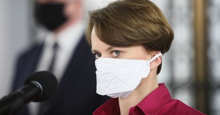 Koronawirus uderza w gospodarkę. Emilewicz: każdy dzień postoju kosztował nas 7 mld zł