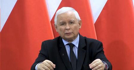 Jarosław Kaczyński o płaskich dachach. Prezes wyjaśnia jak mają wyglądać domki