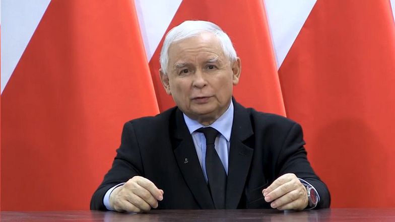 Jarosław Kaczyński o płaskich dachach. Prezes wyjaśnia jak mają wyglądać domki