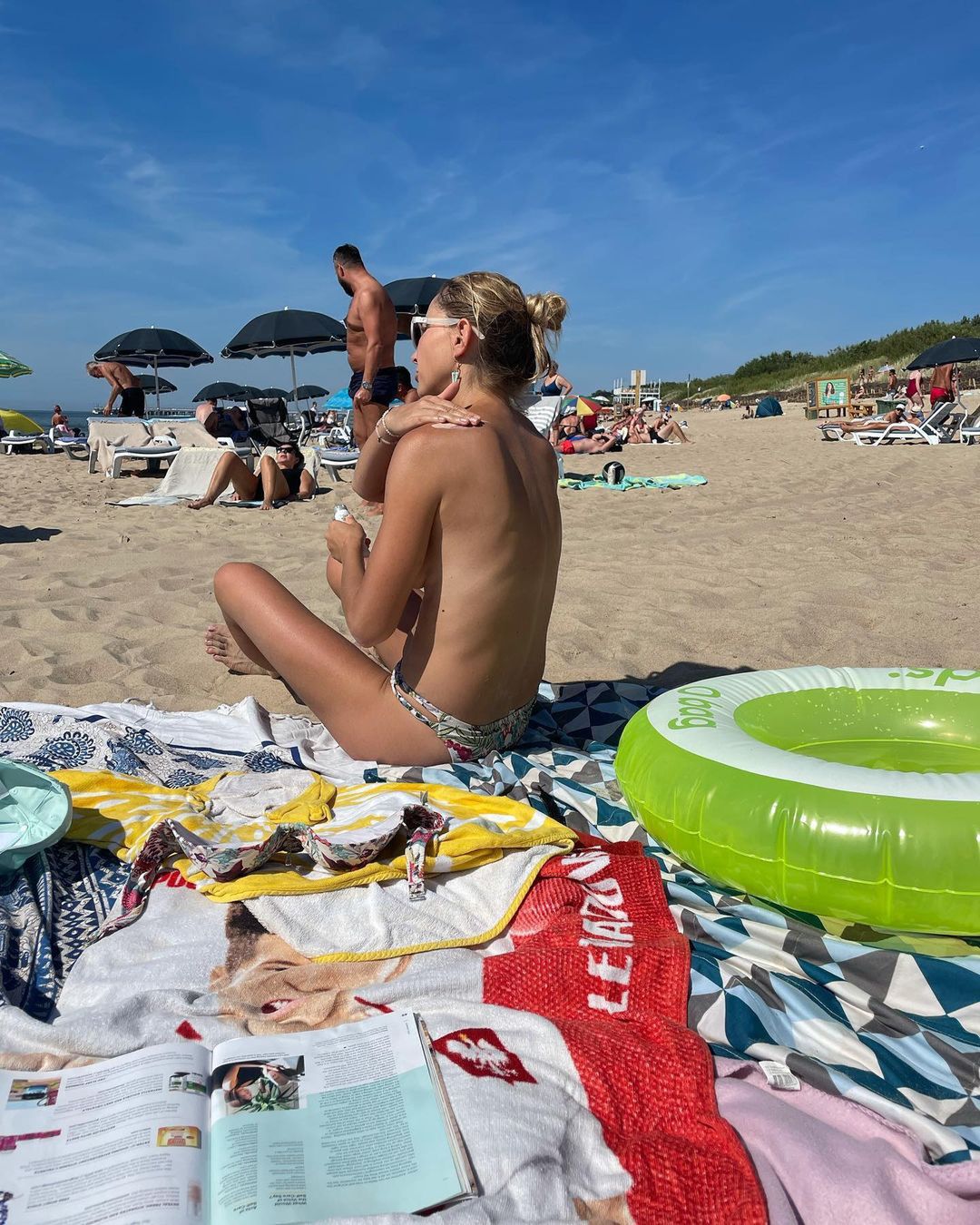 Joanna Moro topless na plaży