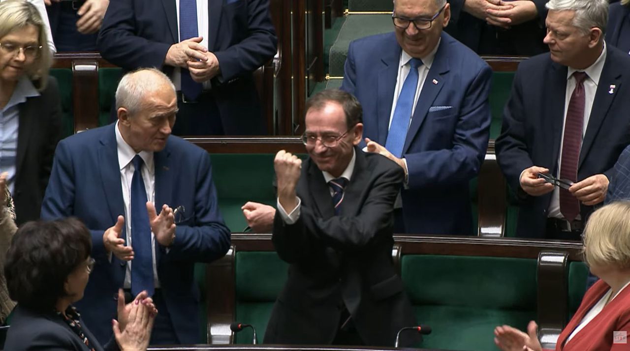 Wulgarny gest w Sejmie. Poseł PiS pokazał go koalicji
