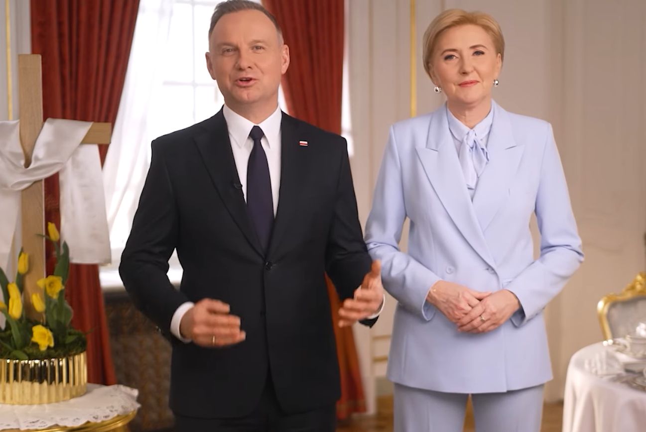 Stylista ocenił wielkanocny strój Agaty Dudy