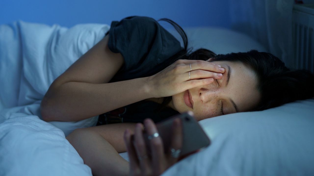 Smartphones in the bedroom may exacerbate insomnia: Simple hack behind better sleep