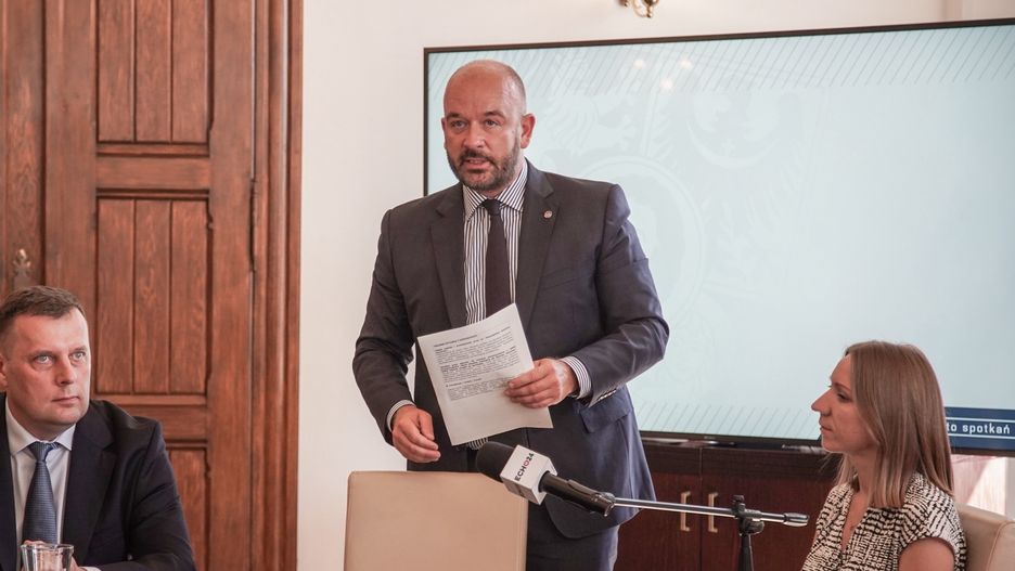 Międzynarodowy Dzień Tolerancji obchodzony jest 16 listopada. Prezydent Jacek Sutryk podpisał przy tej okazji apel ws. poszanowania zasad równości i tolerancji. "Uważamy, że każdy obywatel ma takie sama prawa i obowiązki" - czytamy w apelu.