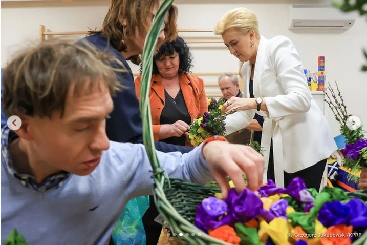 Katarzyna Cichopek jak Agata Duda? Założyły identyczne kreacje 